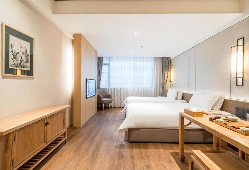 هتل The Hidden House