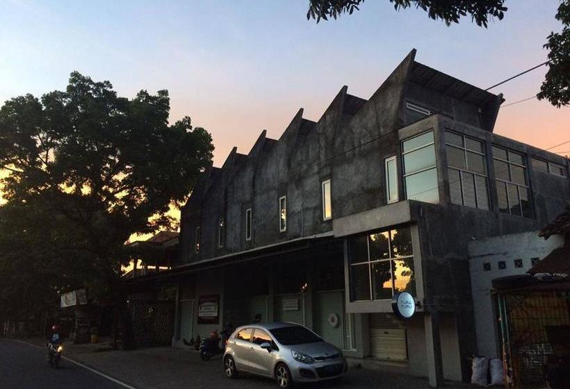 تختخواب و صبحانه Tura Turu Ngawen