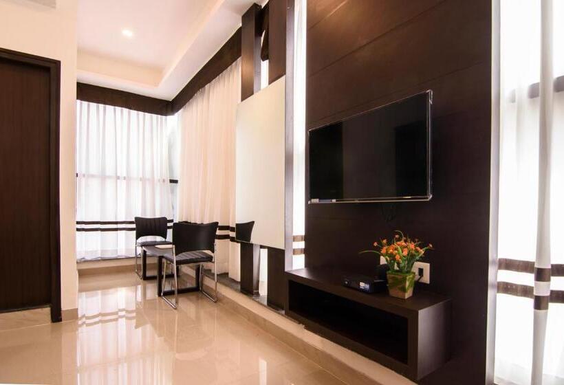 ホテル Ajantha Komforts, Bengaluru