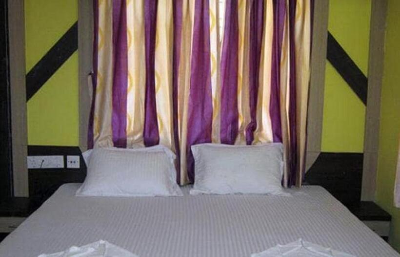 ホテル Srikrishna International