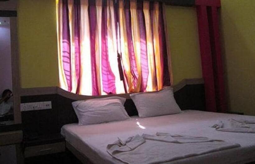 ホテル Srikrishna International