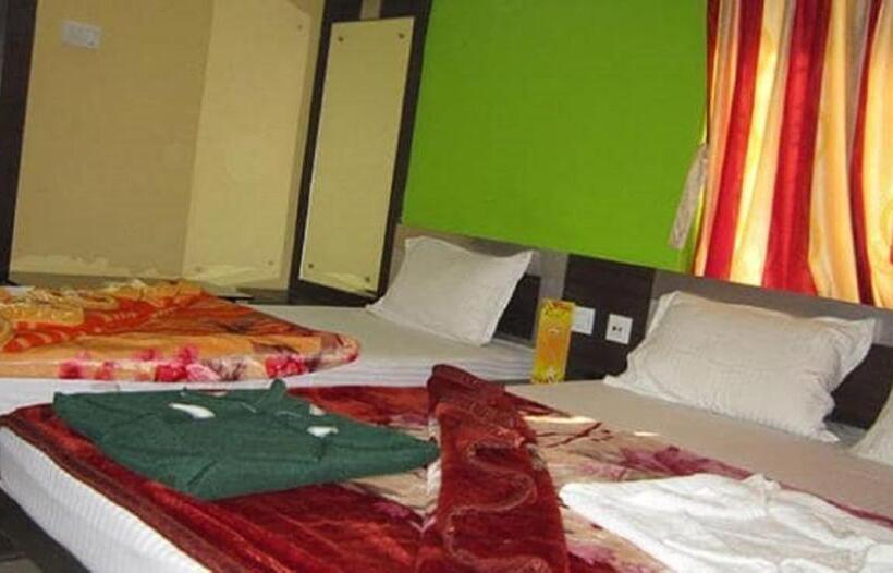 ホテル Srikrishna International