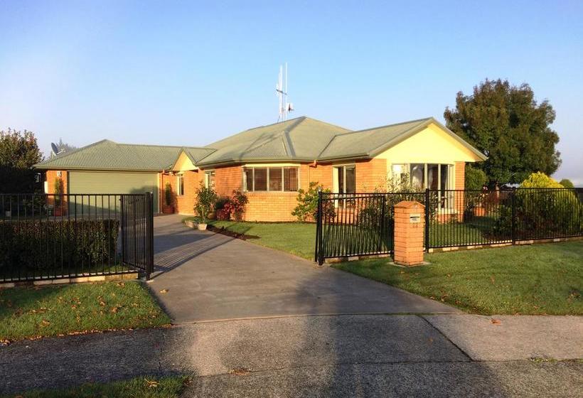 ベッドアンドブレックファースト Home Hospitality Hamilton