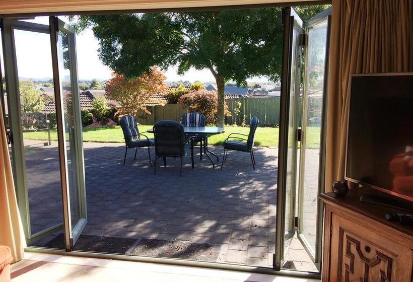 ベッドアンドブレックファースト Home Hospitality Hamilton