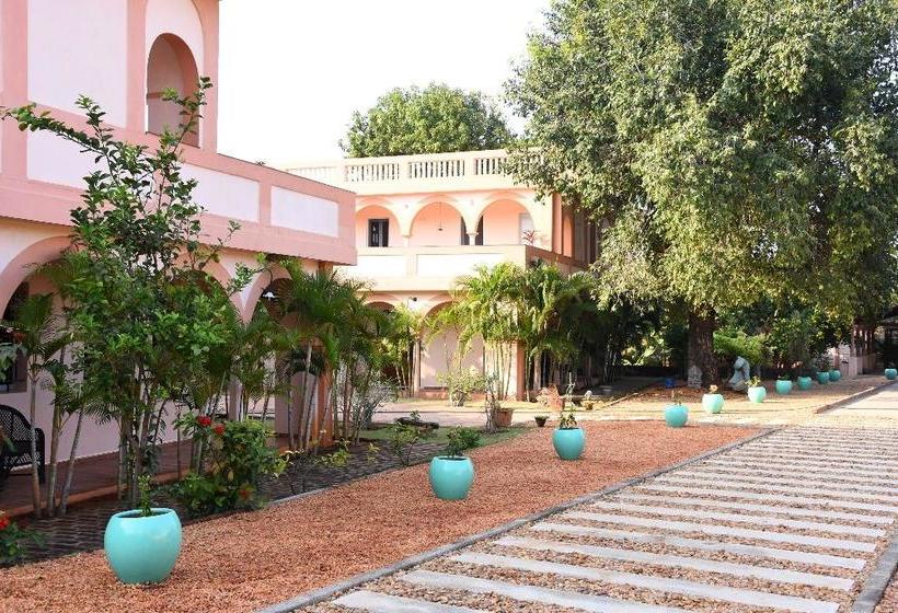 تختخواب و صبحانه Lily Pool Villa