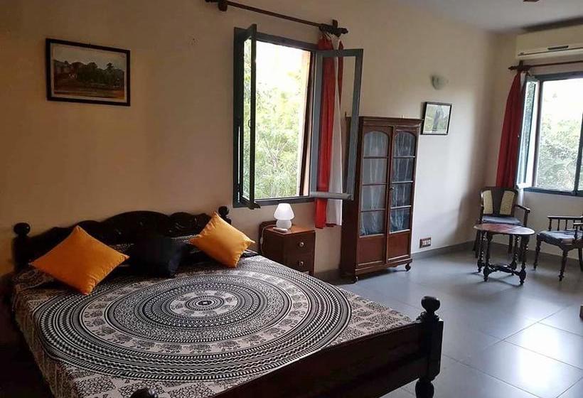 تختخواب و صبحانه Lily Pool Villa