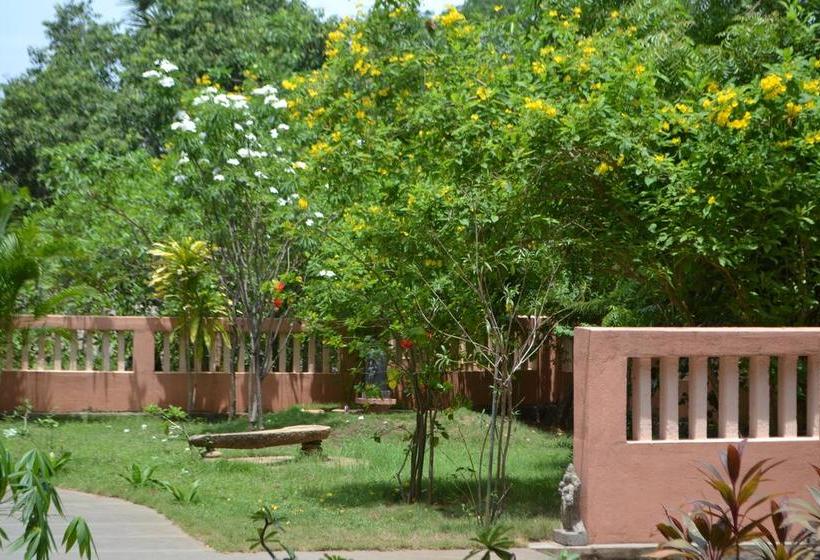 تختخواب و صبحانه Lily Pool Villa