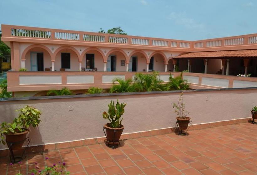 تختخواب و صبحانه Lily Pool Villa