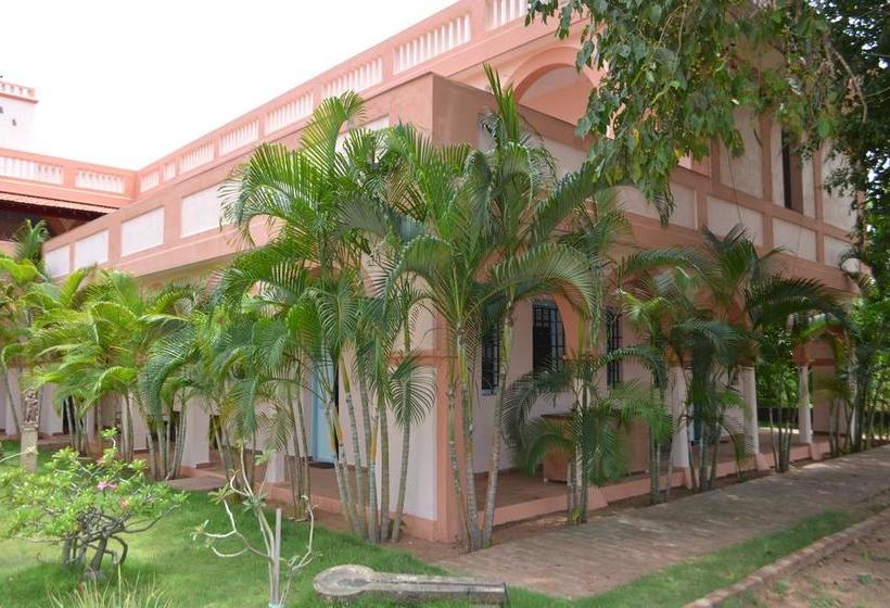 تختخواب و صبحانه Lily Pool Villa