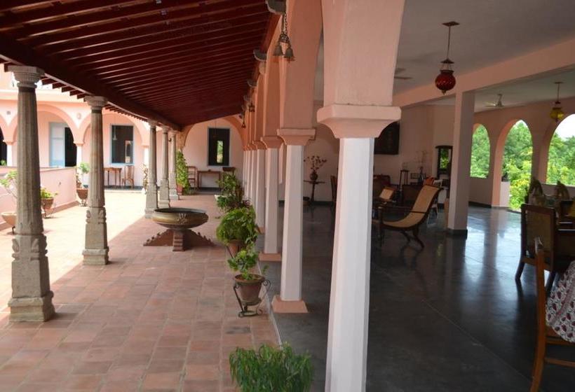 تختخواب و صبحانه Lily Pool Villa