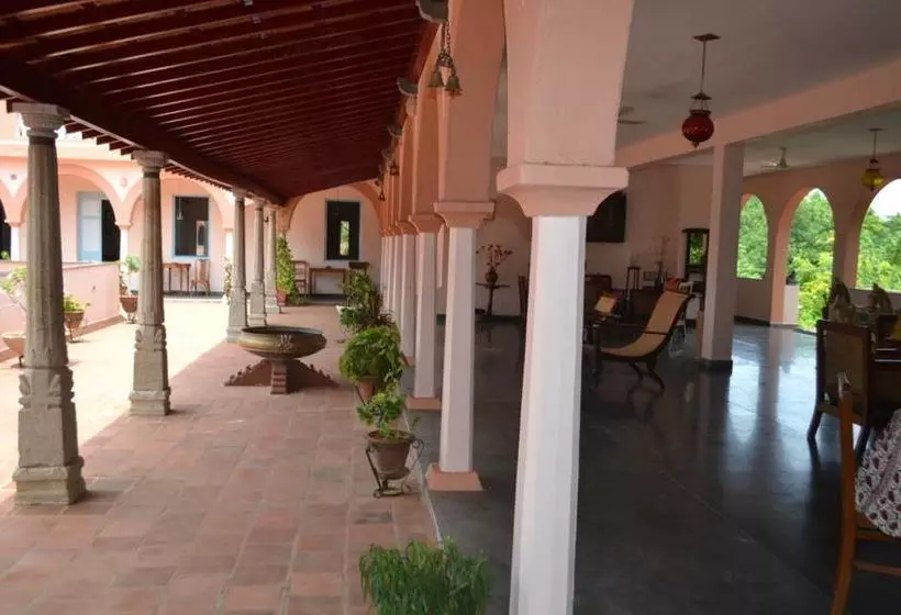 Bed and Breakfast Lily Pool Villa