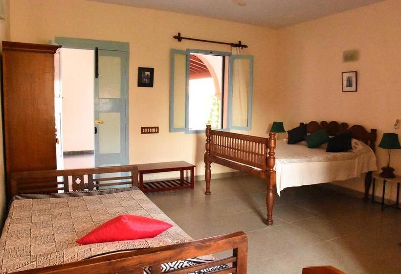 تختخواب و صبحانه Lily Pool Villa