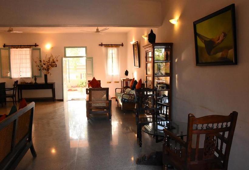 تختخواب و صبحانه Lily Pool Villa