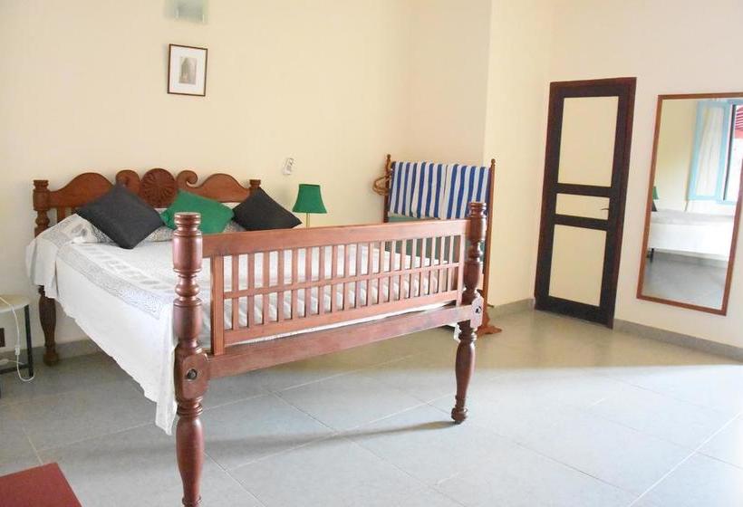 تختخواب و صبحانه Lily Pool Villa