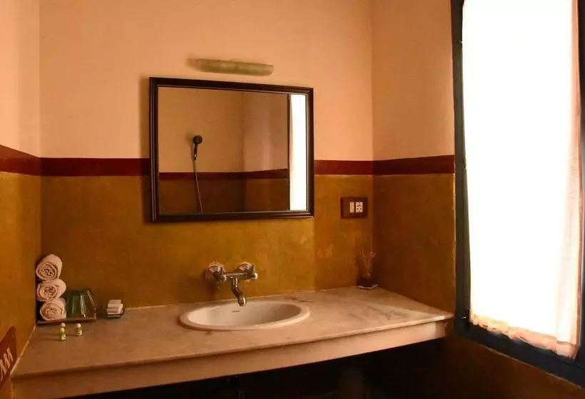 Bed and Breakfast Lily Pool Villa
