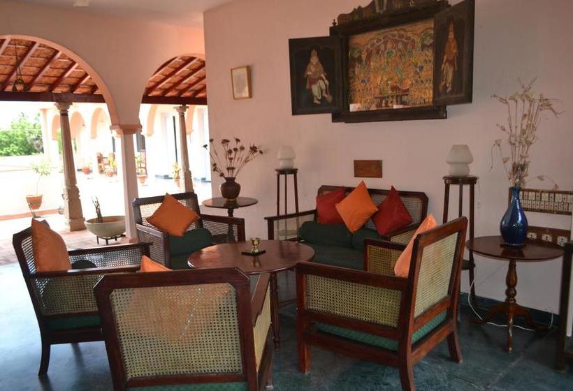 تختخواب و صبحانه Lily Pool Villa