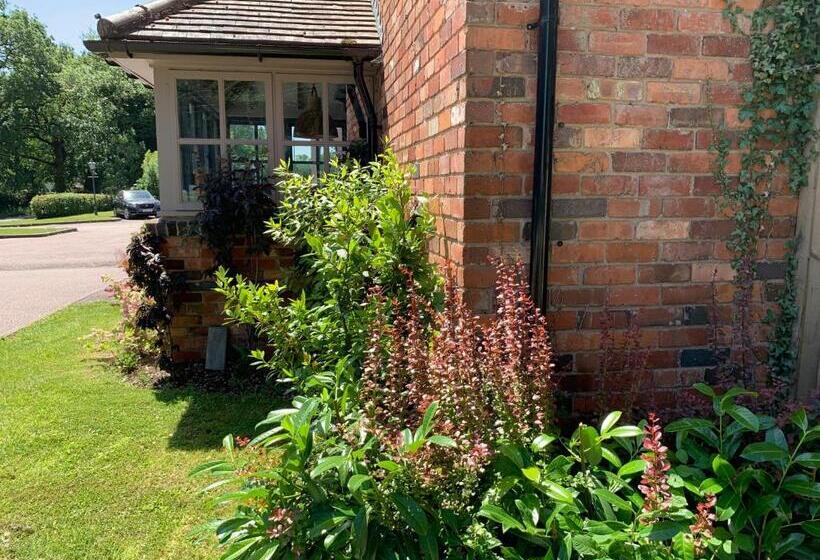 민박 The Punchbowl Lapworth