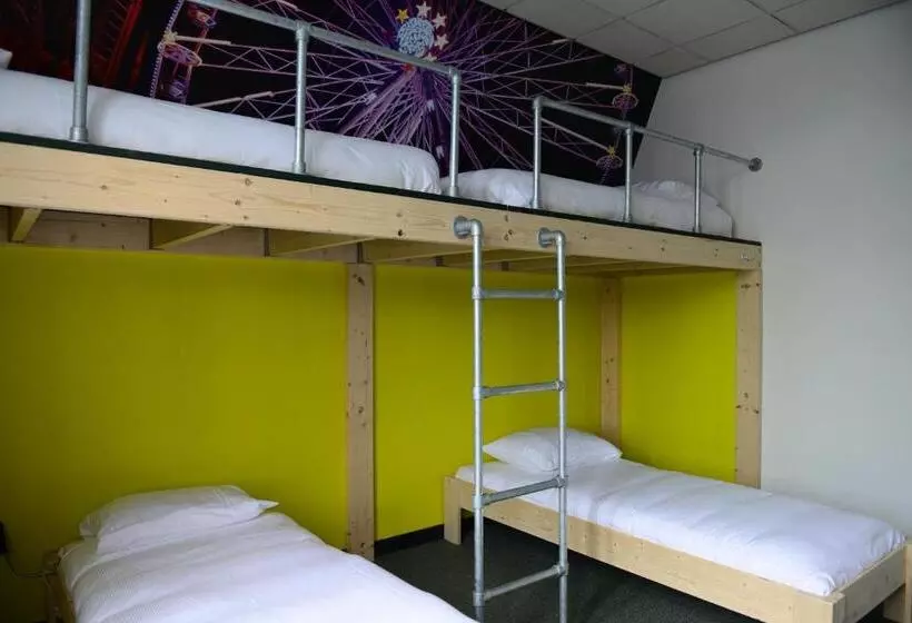Hostel Roots