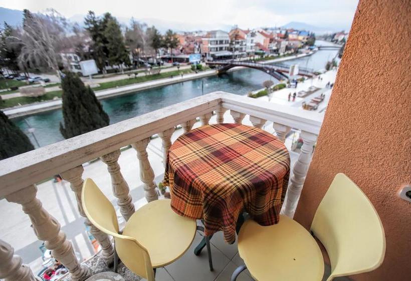 Hotel Art Theatre Caffe