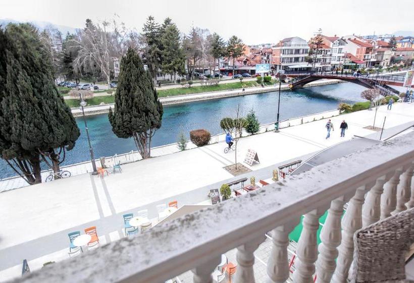 Hotel Art Theatre Caffe