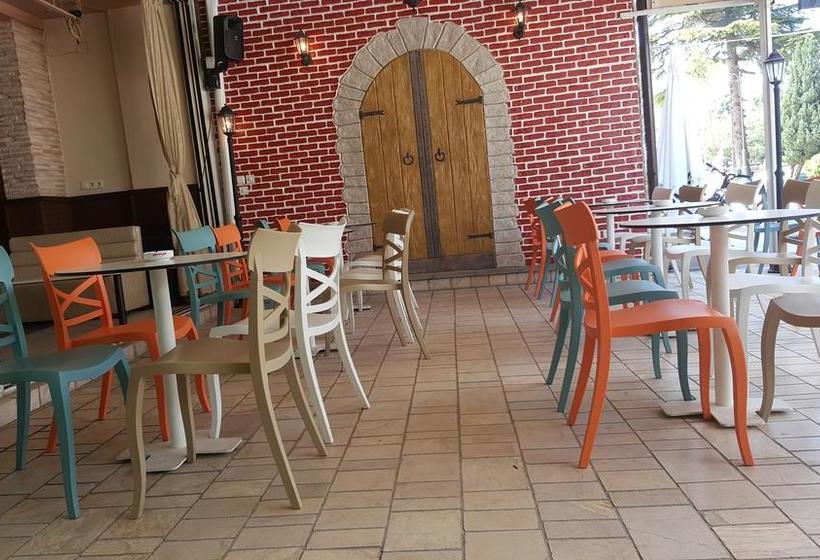 Hotel Art Theatre Caffe