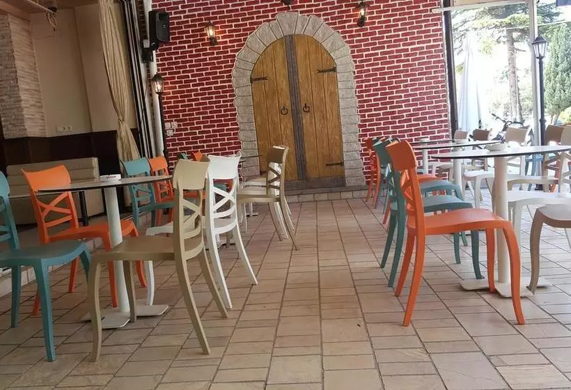 Hotel Art Theatre Caffe