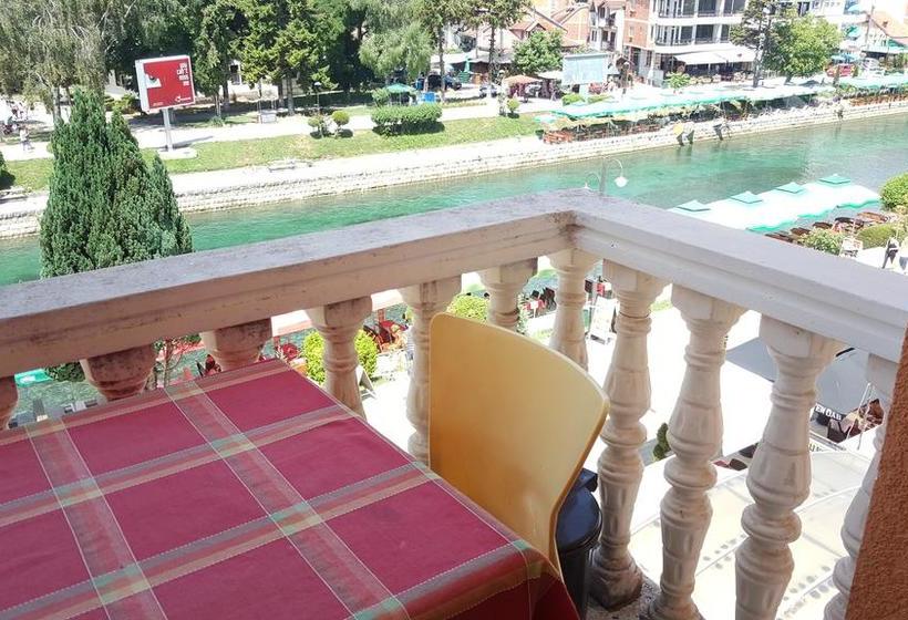 Hotel Art Theatre Caffe