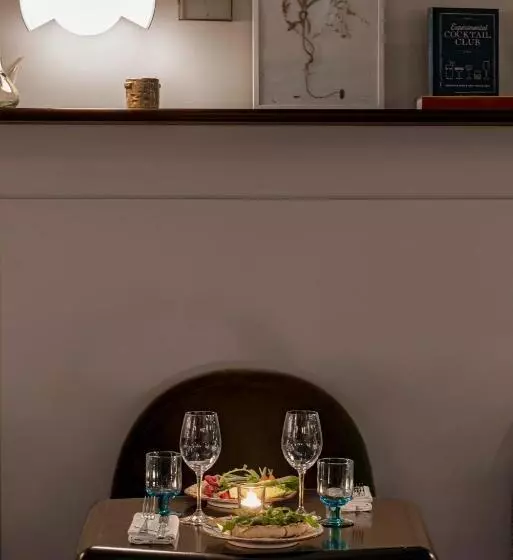 Hotel Henrietta Experimental