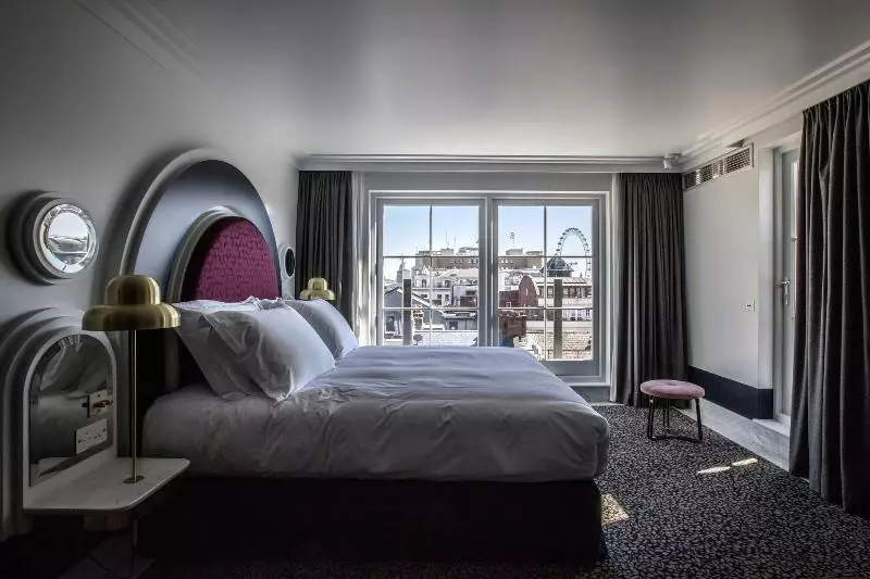 Hotel Henrietta Experimental
