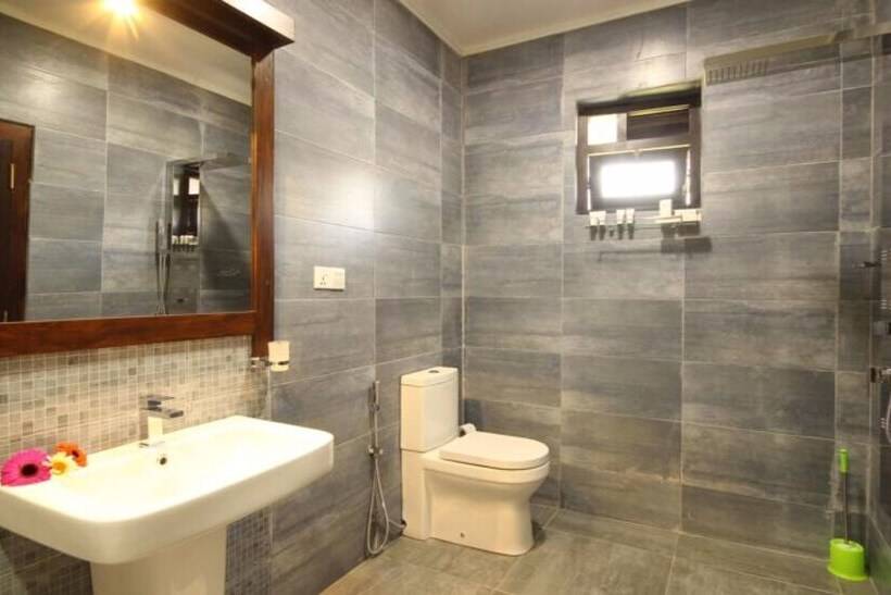 Saffron Hotel & Restaurant