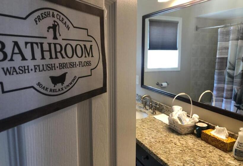 Willow Pond Satellite B&b