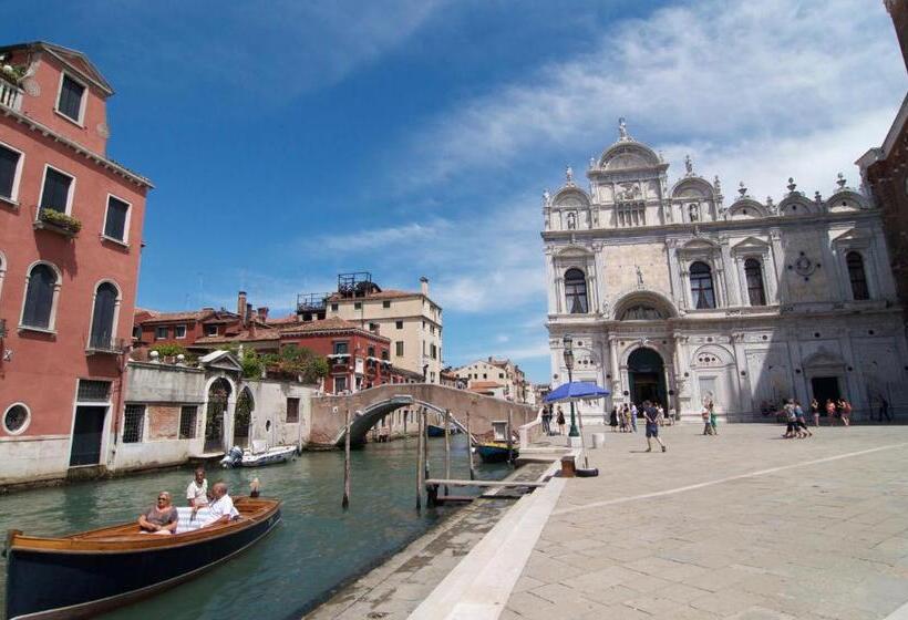 تختخواب و صبحانه Casa Colleoni