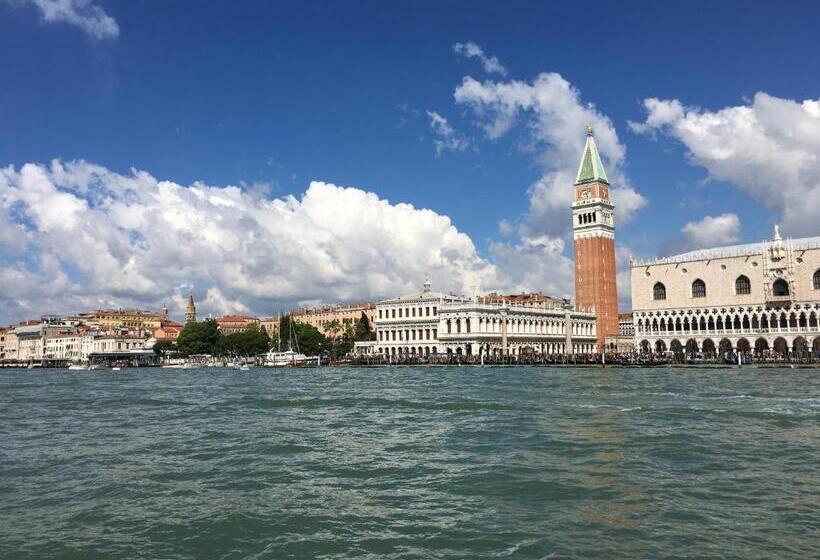 تختخواب و صبحانه Casa Colleoni