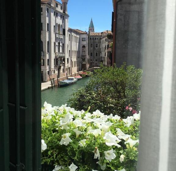 تختخواب و صبحانه Casa Colleoni