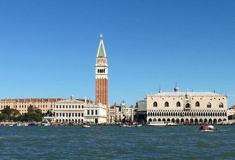 تختخواب و صبحانه Casa Colleoni