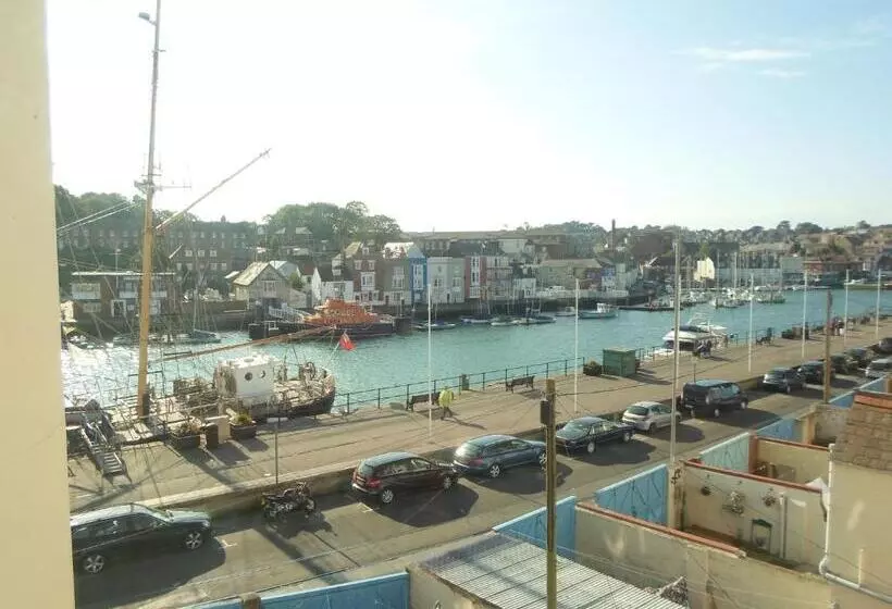 تختخواب و صبحانه Cavendish House