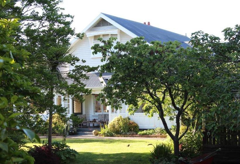 Browns Boutique Bed And Breakfast