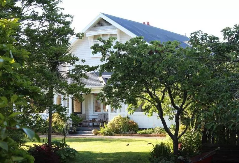 Browns Boutique Bed And Breakfast