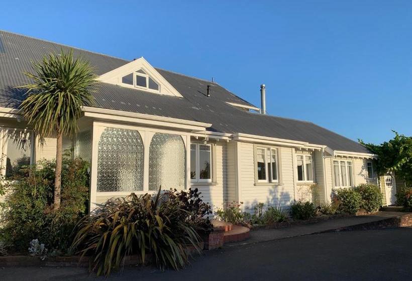 Browns Boutique Bed And Breakfast