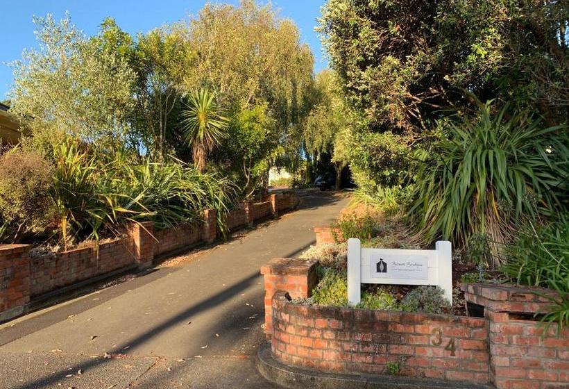 Browns Boutique Bed And Breakfast