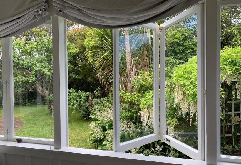 Browns Boutique Bed And Breakfast