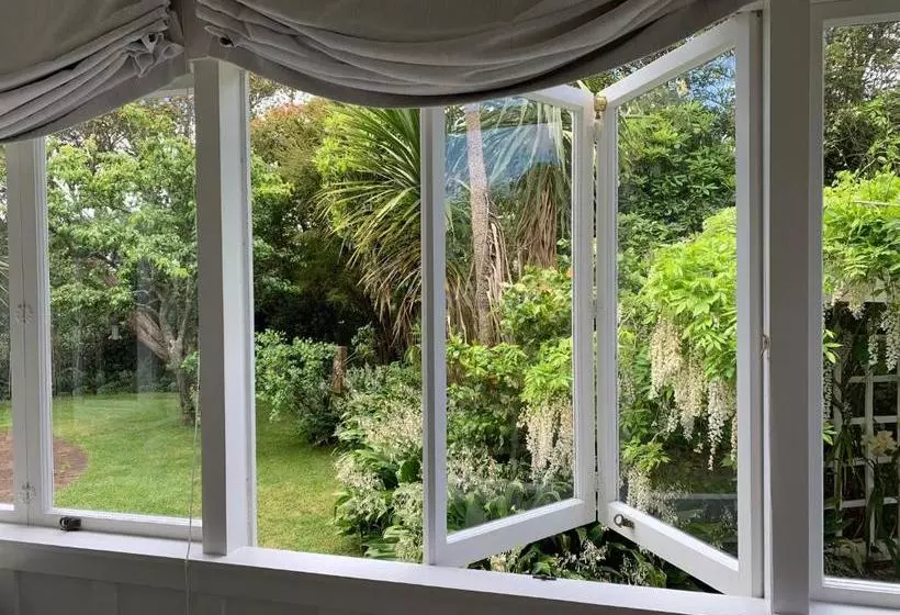 Browns Boutique Bed And Breakfast