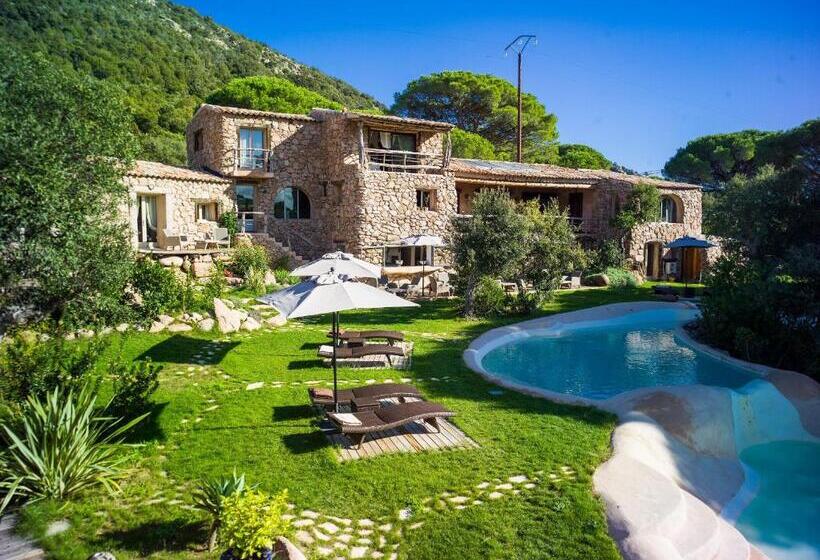 هتل Hôtel Ambassador Palombaggia