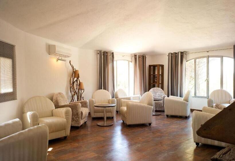 هتل Hôtel Ambassador Palombaggia