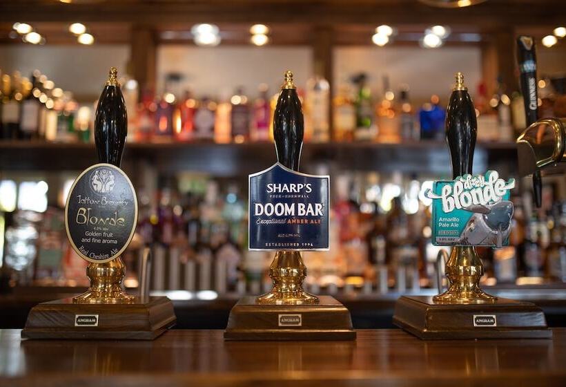 בית מלון כפרי The Crosskeys