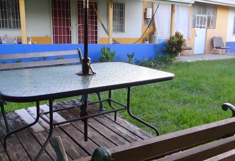 ペンション Hacienda Tropical Guest House