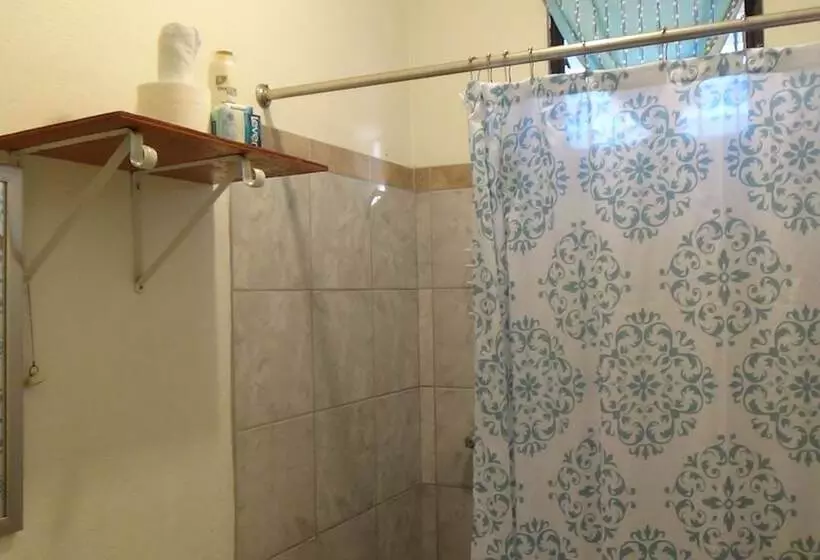 پانسیون Hacienda Tropical Guest House