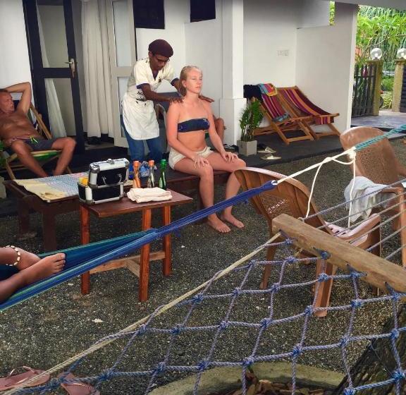 Southern Beach Castle Hotel & Restaurant