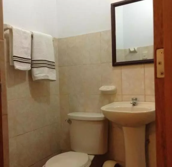 هتل Hostal La Estancia