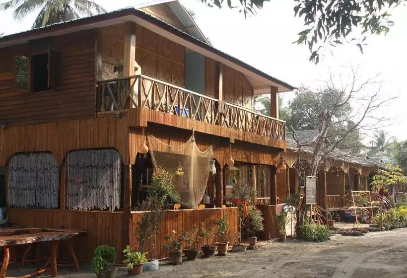 هتل Soe Ko Ko Beach House & Restaurant